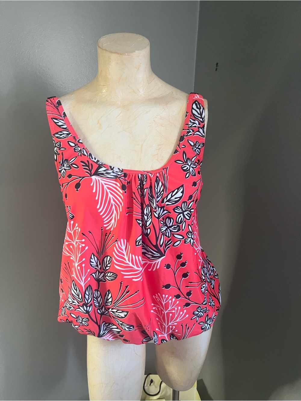 Younique Coral Pink Floral Scoop Neck Camisole